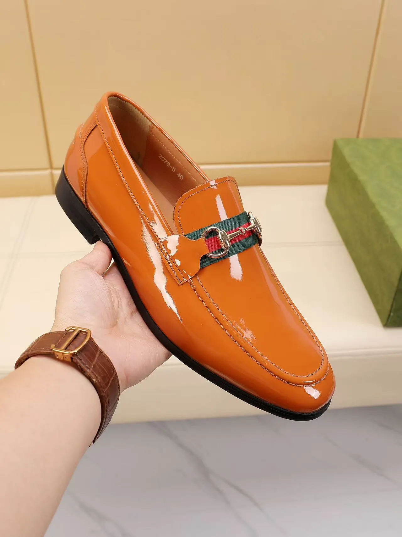 Men's men's shoes 💰440 🆘【GUCCI】Gucci ·🐂里· Hot-selling beanie shoes, top brand luxury, top quality, latest fashion beanie shoes.. The upper is made of original high mercerized smooth cow suede. (Full top-layer water-dyed 🐂 leather and lining). The original stylish and stylish soft rubber wear-resistant and non-slip outsole is light and comfortable on the foot, available in 2 colors! Matching code: 39-45 (38.46. Customized)